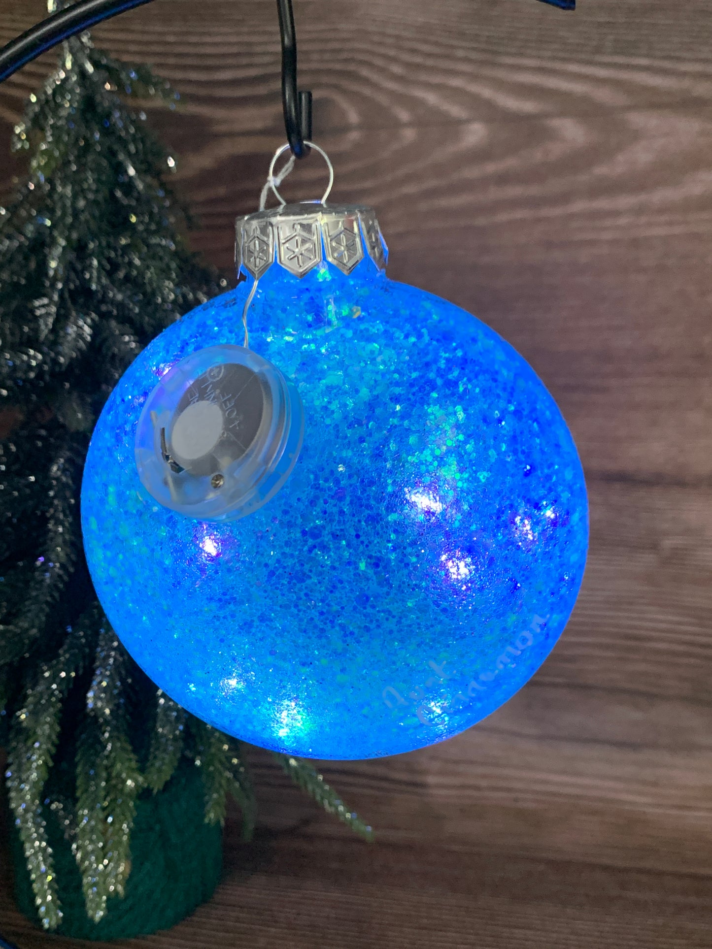 LO #7 Twinkle Bauble