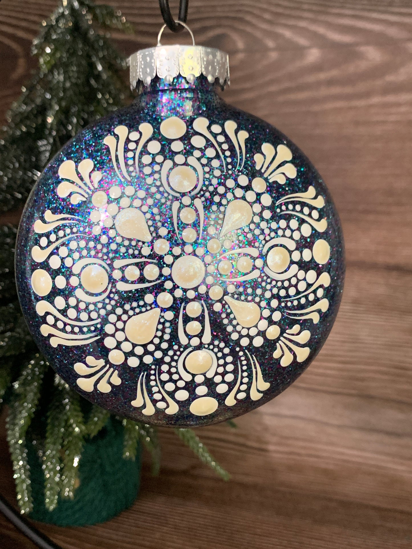 LO #23 Twinkle Bauble