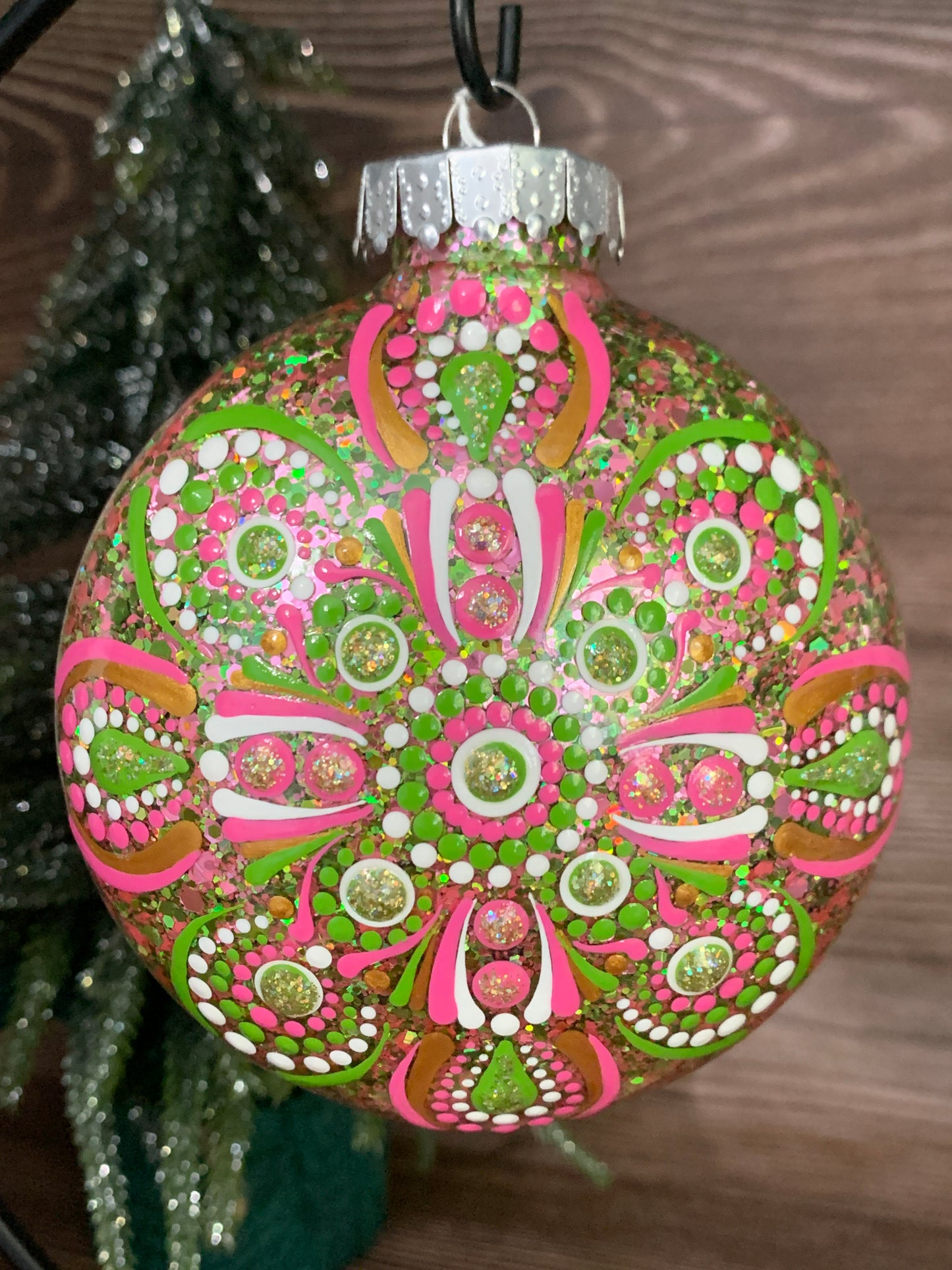 LO #28 Twinkle Bauble